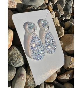 Elegant <b>Resin</b> Earrings Lightweight Handmade Design Ideal For Parties Events And Casual Fashion Accessories - Product Image 1