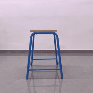 Taburete de Bar Moderno con Estructura Metálica y Asiento de Madera Natural 32x32x58cm, Diseño Estable para Bar o Cocina - Product Image 3