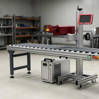 Imprimante laser UV CO2 à fibre volante haute précision anti-contrefaçon DWG pour le marquage de codes de suivi de la production d'accessoires pour conduites d'eau et de véhicules électriques