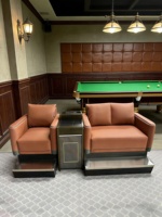 Ensemble canapé et table basse en cuir pour salles de billard, avec options de sièges simples ou doubles, idéal pour l'observation en lounge