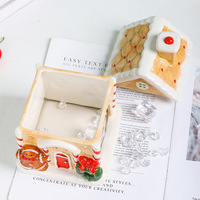 Maison en céramique pour hamster, peinte à la main, cabane de Noël enneigée, abri en porcelaine blanche pour petits animaux, décoration de cage pour animaux de compagnie