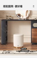 Table de toilette moderne en rotin et bois avec rotation à 360° °   Bureau rotatif avec rangement latéral et panneau perforé, coiffeuse de chambre avec commode