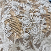 Tissu en dentelle guipure française blanche à sequins AFFINITY pour robes de soirée et robes de mariée