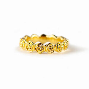 Anello Eternity con Fiori T0693 in Oro Giallo, Romantico Anello Unisex Raffinato per Uso Quotidiano - Product Image 1