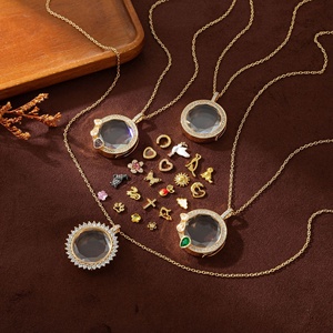YIREPIN Ciondoli Personalizzati per Gioiellieri, Mini Charm con Catene in Ottone Placcato Oro 18k, Collana con Medaglione in Vetro, Vendita all'Ingrosso - Product Image 3