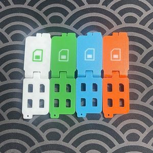 Porta Tarjetas SIM Delgado de Cuatro Ranuras, Material PP de 30 mm con Impresión de Serigrafía, para Almacenamiento de Tarjetas, Uso en Viajes - Product Image 1