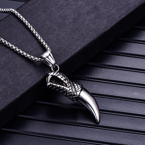 Ciondolo da Uomo in Acciaio Inossidabile 316L, Lussuoso Pendente a Forma di Testa di <span class=keywords><strong>Lupo</strong></span> in Titanio, Gioiello Punk alla Moda - Product Image 3