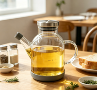 Distributeur d'huile en verre borosilicate de haute qualité au design classique avec échelle graduée, couvercle en acier inoxydable et bec verseur anti-goutte en silicone pour le stockage