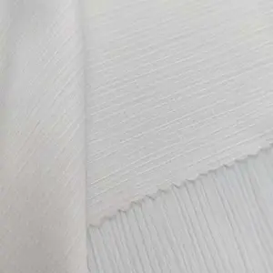 Хорошее качество белый цвет 100% полиэстер плиссированная шифоновая ткань для одежды 121 gsm