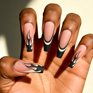 Vente en gros usine – 24 <span class=keywords><strong>faux</strong></span> ongles ABS de haute qualité, faciles à poser, motif flamme noire, style French long ballet, finition mate - Product Image 1