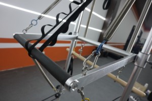 <span class=keywords><strong>Lit</strong></span> de rééducation Pilates en bois d'érable avec tour de Pilates volante, machine de rééducation Pilates, directement de l'usine - Product Image 5