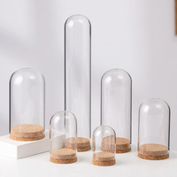 Dôme en verre clair personnalisé avec base en bois de fleur de cylindre rond antique de liège pour la décoration