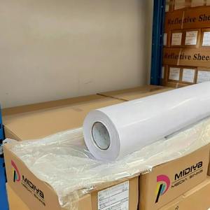 Rollo de vinilo adhesivo imprimible eco-solvente, materiales autoadhesivos de PVC, blanco mate brillante, resistente al agua <span class=keywords><strong>para</strong></span> carteles extraíbles - Product Image 1