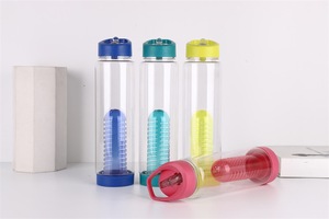 Borraccia sportiva in plastica senza BPA Madou 550ml con infusore di frutta e spremuta diretta <span class=keywords><strong>per</strong></span> attività all'aperto in <span class=keywords><strong>palestra</strong></span> - Product Image 6