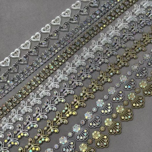 Accessoires vestimentaires ZSY, garnitures en perles acryliques dorées et argentées faites à la main, garnitures en forme de papillon, de cœur, de coquille, strass, chaîne en résine - Product Image 1
