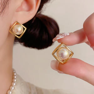 Pendientes de Perlas de Resina con Bisel de Acero Inoxidable Chapado en Oro de 18K, Estilo Retro QX para Mujer, Diseño Geométrico Irregular - Product Image 2