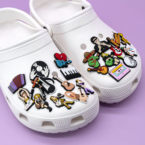 Personalizada música estrella zapato encanto conjunto con guitarra micrófono Piano icónico cantante diseños para moda zuecos accesorios zapato encanto a granel - Product Image 1