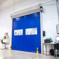 Porte de garage industrielle à grande vitesse en alliage d'aluminium et polymère, surface finie, isolation thermique, ouverture latérale électrique