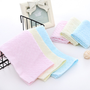 Serviette en gaze de coton 27x50 cm, 2 plis, couleur unie, douce pour les soins de la peau - Product Image 3