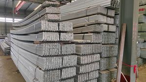 Barre d'angle en acier laminé à chaud Q235 conforme à la norme ASTM, traitement personnalisé pour <span class=keywords><strong>les</strong></span> résidences modernes, <span class=keywords><strong>les</strong></span> structures en acier, <span class=keywords><strong>les</strong></span> bâtiments d'usines - Product Image 6