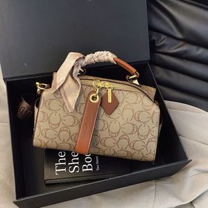 2025 High-End Women's Handbag Luxury <b>Medium</b> Size Designed Renowned Designer Geometric Pattern Zipper Closure Metallic - Product Image 5