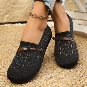 2025 nuevos zapatos planos informales de primavera y verano, <span class=keywords><strong>mocasines</strong></span> sin cordones para mujer, zapatos transpirables para madres de mediana edad y ancianos - Product Image 4