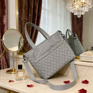 กระเป๋าโท้ทผู้หญิงขนาดใหญ่ <span class=keywords><strong>ราคา</strong></span>ส่งจากโรงงาน คุณภาพพรีเมียม แฟชั่นลำลอง สะพายไหล่ ดีไซน์กะทัดรัดและทันสมัย - Product Image 4