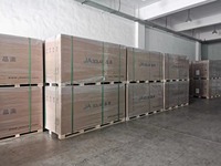 JASolar 585W 590W Panneaux solaires bifaciaux 615W 620W pour module photovoltaïque demi-cellule haute efficacité 700W 715W pour l'énergie solaire