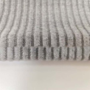 Vente en gros de <span class=keywords><strong>tissu</strong></span> côtelé épais pour vêtement tricoté en rayonne 220GSM <span class=keywords><strong>tissu</strong></span> côtelé brossé personnalisé 4*2 pour robe à manchettes - Product Image 3