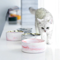Échantillon gratuit, bol pour animaux de compagnie en céramique personnalisé de luxe en bois isolé avec marbre pour chat et chien