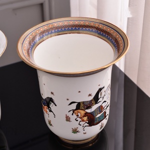 Vase de table en céramique rétro européen, design de luxe léger et tendance, décoration écologique pour la maison, idéal pour les hôtels et salles de banquet - Product Image 3