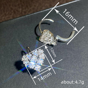 Orecchini a Cuore per Donne, Stile Pave Scintillante, Gioielli per Orecchie Carini e alla Moda - Product Image 5