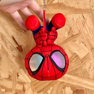 Nuovi Arrivi: Giocattoli di Peluche Versatili, Morbidi e Divertenti, Portachiavi Personalizzati di Spider-Man da 12cm e 15cm per Bambini - Product Image 2