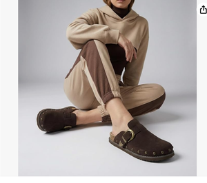 Mules à enfiler pour femmes en cuir suédé véritable avec boucle réglable et détails cloutés – Chaussures d'automne élégantes - Product Image 6