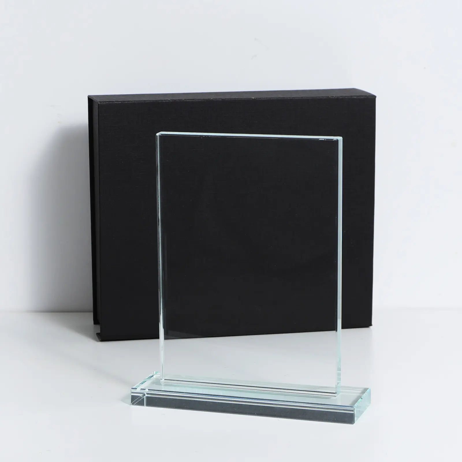 Yüksek dereceli temizle optik boş özel Logo kazınmış cam kristal ödülleri toptan cam kupa