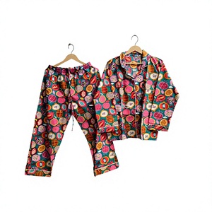 Ensemble de pyjama imprimé à col rabattu coupe ample, longueur intégrale, en tissu doux, tenue décontractée pour adultes, motif printanier, vêtements de détente pour femmes - Product Image 1