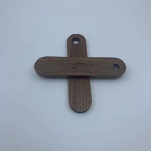 ชิ้นส่วนไม้รูปทรงกากบาท ผลิตด้วยเครื่อง CNC พร้อมโลโก้สลักและรูเจาะ - Product Image 4