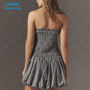 OEM Mini robe personnalisée pour les femmes pull style sans bretelles décolleté smocké corsage bouffant jupe décontracté été robe solide - Product Image 2