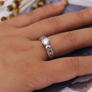 Anello con motivo a cuore per donna, tono argento, minimalista, elegante, da indossare ogni giorno, accessori moda - Product Image 4