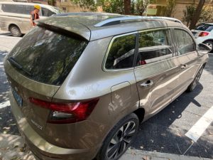 Skoda <span class=keywords><strong>Karoq</strong></span> 2022 TSI280 Turbo Automatico con Sedili in Pelle, Tetto Panoramico, Luci Diurne a LED, Edizione Lusso SUV - Product Image 3