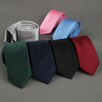 Cravates en polyester fines et unies de 6 cm pour hommes, style classique professionnel, couleur unie, design de logo étroit, emballées dans des boîtes cadeaux – Vente en gros
