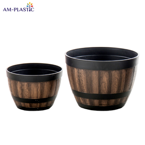 Maceta decorativa de <span class=keywords><strong>madera</strong></span> de <span class=keywords><strong>imitación</strong></span> para jardín al aire libre de plástico PP marrón, maceta de barril de whisky para plantas para uso doméstico - Product Image 6