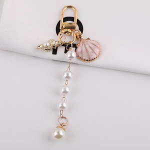 Llavero de perlas y conchas marinas, chapado en metal, moderno, para decorar bolsos, colores aleatorios - Product Image 3