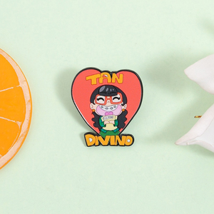 Spilla smaltata con personaggio della <span class=keywords><strong>serie</strong></span> <span class=keywords><strong>TV</strong></span> comica Ugly Girl, Tan Divino Eco Moda, distintivo da bavero, gioielli all'ingrosso - Product Image 2