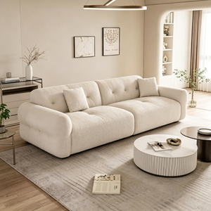 Canapé d'angle moderne et minimaliste en bouclette à trois places, avec dossier capitonné, accoudoirs rembourrés, pieds en bois, meuble polyvalent pour salon - Product Image 1
