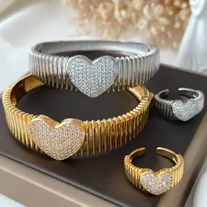2024 regalo del Día de San Valentín romántico Gold18k plateado latón Micro Pave Cubic Zircon corazón brazaletes pulseras