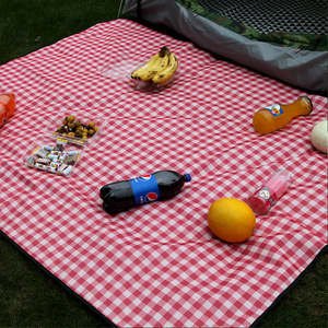 Trendige Karierte Picknickdecke Outdoor Feuchtigkeitsabweisende Matte Frühlingsausflug Rasenmatte Camping Picknicktuch Tragbar mit Griff Strandmatte - Product Image 3
