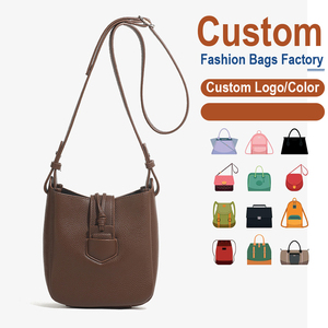 Mini sac bandoulière en cuir souple marron grain litchi |   Fabrication sur mesure OEM/ODM pour les marques de mode et de jeunesse - Product Image 1