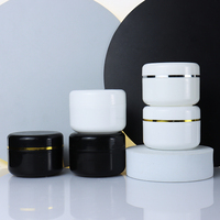 Pots de crème cosmétique au beurre corporel en plastique PP blanc noir à large bouche 30g 50g 100g 200g 250g 8oz avec couvercles à bord argenté doré