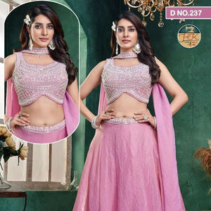 Lehenga Choli Rosa Bebé Bordado con Blusa de Bajo Recortado y Falda de Seda Brillante para Uso Festivo - Product Image 1